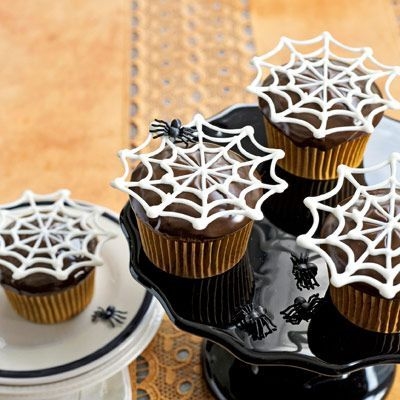 Cupcakes ຂອງມັນ Bitsy Spiderwebs