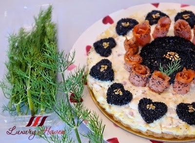 Salmon Wosuta ndi Caviar Tart