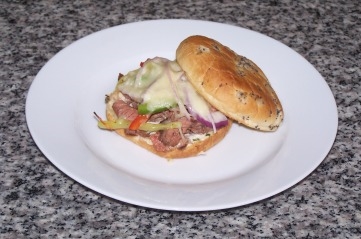Horseradish sousu ilə biftek sendviç