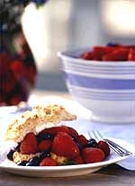 Fresh Summer Berry Tart tare da Red Currant Glaze