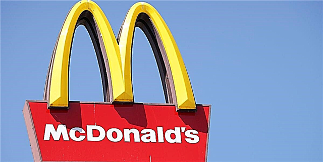 Ĉu McDonald's Malfermiĝas je Kristnasko? Jen Kio Scii Pri Iliaj Ferioj Horoj