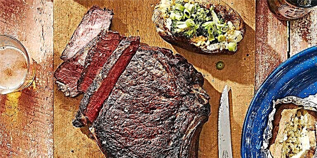 Steak Cowboy ແລະມັນຕົ້ນດ້ວຍ Broccoli ແລະ Cheddar-Scallion Spread