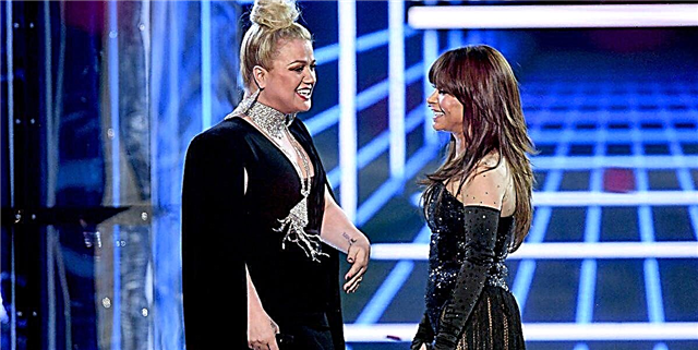 Күте тұрыңыз, Келли Кларксон Billboard Music Awards кезінде неге Пола Абдулқа көлеңке тастады?