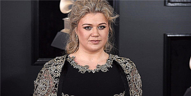 Kelly Clarkson Preterpasis la Grammy-Premiojn kaj Ĉies Demandas Kial