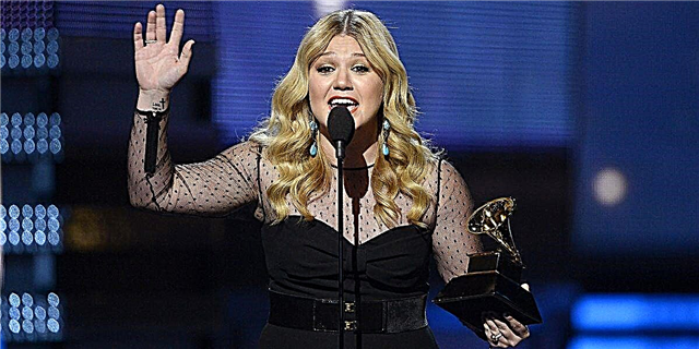 Hona hemen Kelly Clarkson-ek bere etxean Grammy Sariak ezkutatzen dituena