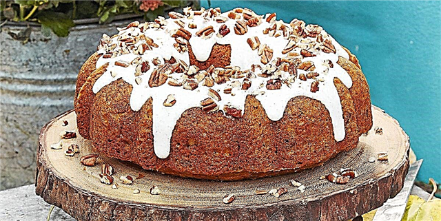 Pecan-Pumpkin Bundt Cake bi Cream Cheese Glaze