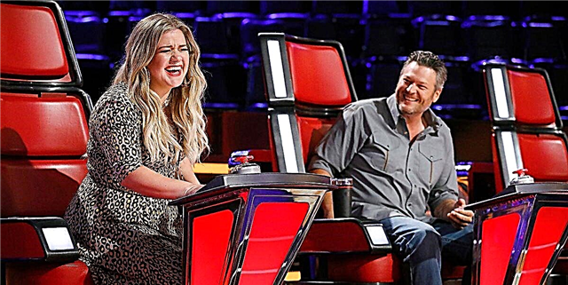 'The Voice' ເປັນຄູຝຶກສອນ Kelly Clarkson ແລະ Blake Shelton ໄດ້ເອົາຊະນະມັນອອກມາຫຼາຍກວ່າລາຍການອາລົມນີ້