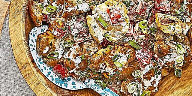 Sariyog 'bilan pishirilgan kartoshka salatini