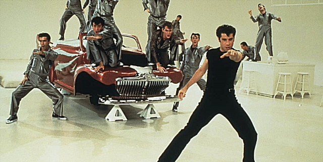 John Travolta သည်အနှစ် ၄၀ ကြာပြီးနောက်သူ၏အထင်ကရ 'အမဲဆီ' အကကိုပြန်လည်ဖော်ထုတ်ခဲ့ပြီး၎င်းသည်လျှပ်စစ်မီးဖြစ်စေသည်