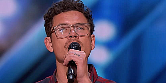 Shikoni: Këngëtari 'America's Got Talent' Michael Ketterer Fiton Buzë Artë nga gjykatësi Simon Cowell