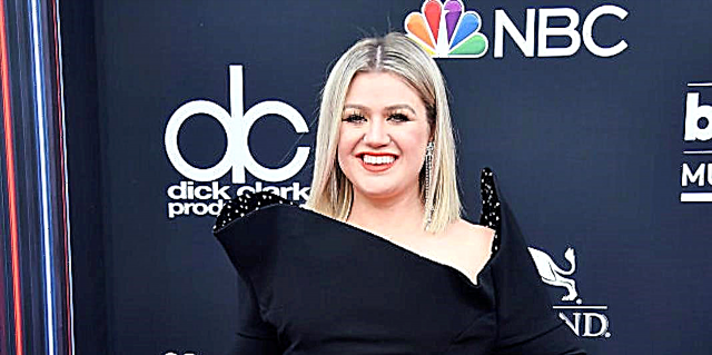 Kelly Clarkson ၏ပထမဆုံး Billboard Music Awards ကြည့်ရှုခြင်းသည်မယုံနိုင်လောက်အောင်စွဲမက်ဖွယ်ကောင်းသည်