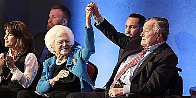 George H.W. Bush Held Woman oa letsoho la Barbara ho fihlela a Breath ea ho qetela