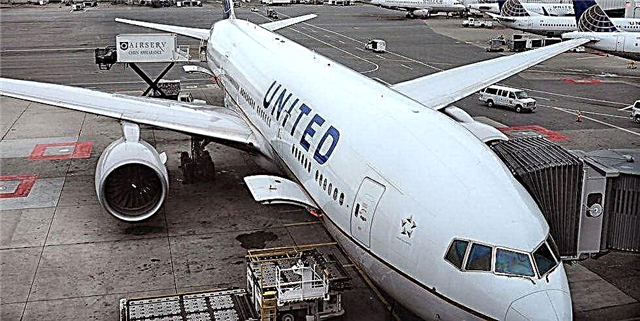 United Airlines Sengaja Langsung Buta, Wadon tuwa kanggo Kutha Salah-Nglangkahi Negara