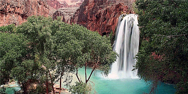 Все волнуются из-за этого прекрасного секретного водопада в Гранд-Каньоне