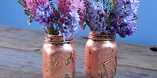 Giunsa ang Paghimo usa ka Shabby-Chic Gold Leaf Mason Jar Vase