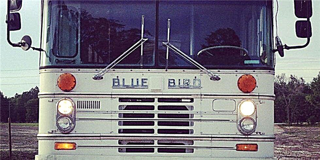 წარმოუდგენელი გზა ერთმა წყვილმა ახალი ცხოვრება მისცა 1984 წლის ლურჯი ფრინველის სკოლის ავტობუსს