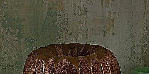 Cardamom cake nga adunay Coffee Glaze