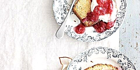 Rhubarb kompotu ilə xama-krem Vanil funt keki