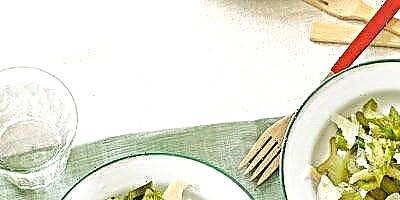 Таррагон хувцаслалтаар шарсан селөдерей салат