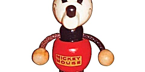 Mickey Mouse Toy: Kio Estas? Kion Valoras?