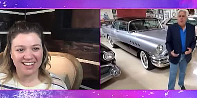 جے لینو نے کیلی کلارکسن کو 'کیلی کلارکسن شو' پر اپنی مہاکاوی ونٹیج کار گیراج کا دورہ کیا۔