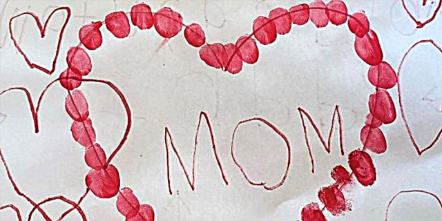 Кэрри Андервуд показала открытку ко Дню матери, которую сделали ее сыновья, и это уже не мило