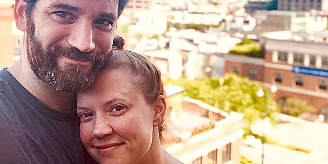 Zvijezde 'Chicago Meda' Colin Donnell i Patti Murin očekuju svoje prvo dijete
