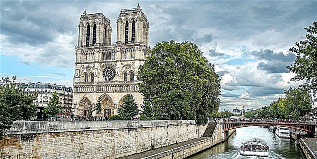Notre-Dame Cathedral faatusa o le mana o le tusiata e suia olaga