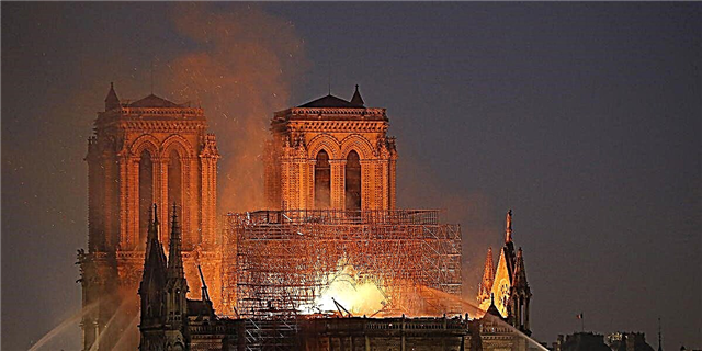 In Notre-Dame Cathedral in Paris concipiat flammam