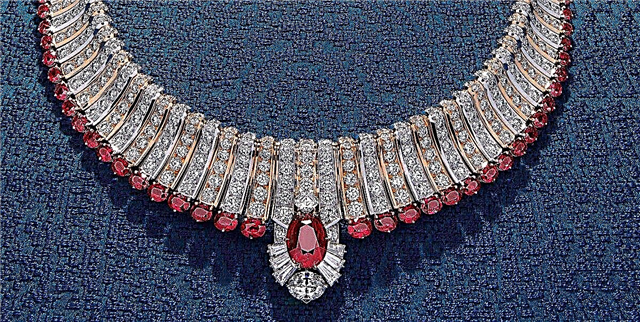 ດ້ວຍ rubies ຫລາຍກວ່າ 3,000 ຄາຣ໌ໂບລິງ, New Van Cleef & Arpels Collection ແມ່ນຢູ່ໃນໄຟ
