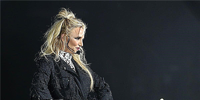 Britney Spears Naha Fotograf e û Em Ji Pêşangeha Xweya Yekemîn re Em amade ne