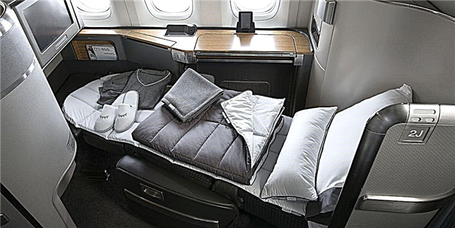 Kjo mini dyshek është sekreti për të vërtetë të bjerë në gjumë në një aeroplan