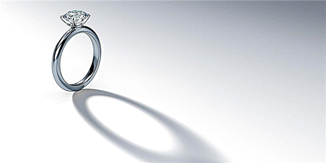 Një grua në Mbretërinë e Bashkuar bëri mbi 800,000 dollarë në një unazë që ajo mendoi se ishte bizhuteri me kostum