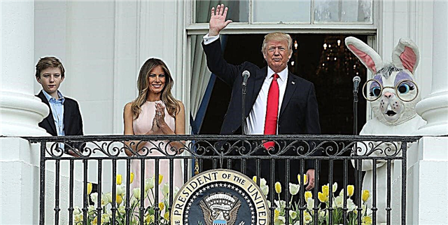ជួបជាមួយបុគ្គលិក Trump នៅខាងក្រោយពងមាន់ Easter Egg Egg White House