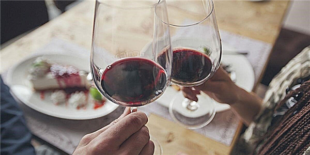 چگونه شیشه شراب شما طعم شراب شما را تغییر می دهد