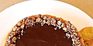 Шоколад Ganache болон Pecan Pralines жор бүхий амтат төмсний бялуу