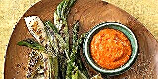 Bawang Ijo Panggang, Artichokes, lan Asparagus karo Resep Salsa Romesco