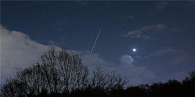 Li vir e Meriv toûjin Meteor Taurid Dûre temaşe dike