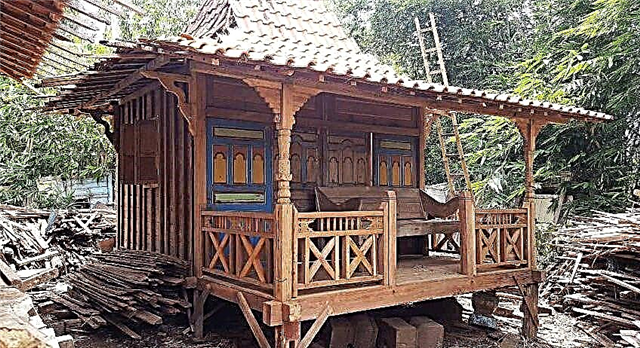 Podes mercar esta impresionante casa de madeira prefabricada en Etsy por menos de 9.000 dólares