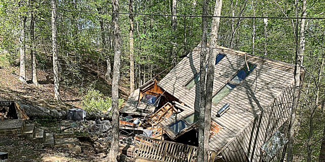 Ove slike stabla koje pada na kabinu u Kentuckyju strašno su strašne