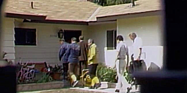 «Սպանություն տան մատով խփելը» վերափոխում է այս տունը, որտեղ 80-ականներին սպանվել էին մի երեխայի աստղը և նրա մայրը