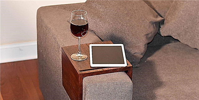 Couch Armrest Tables များသည်သေးငယ်သည့်နေရာများအတွက်အသက်ကယ်ထုတ်စက်တစ်ခုဖြစ်သည်