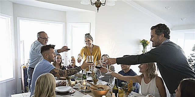 Enquisa mostra a 1 de cada 4 persoas que se agocharon nas súas casas da familia durante as festas