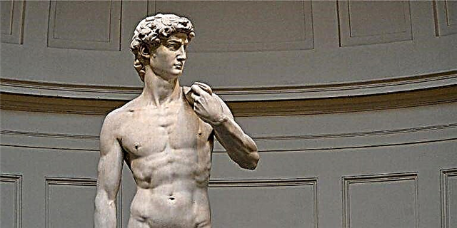 Dem Michelangelo säin David Ass a Gefor vu Kollaps