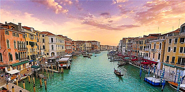 Venesiyadakı Kanallar Hələ Delfinlər və Qılınclar İllər ərzində İlk dəfə Dönürlər