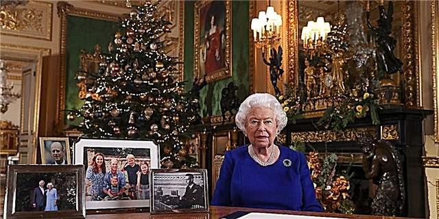 ملکہ کسی کے خصوصی اعزاز کے ل Christmas فروری تک کرسمس کی سجاوٹ برقرار رکھے ہوئے ہے