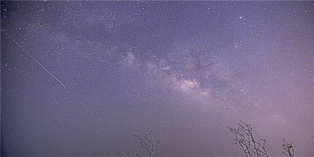 Ang Lyrid Meteor Shower Gilauman nga Mag-abut sa Tuktok Niini nga Semana