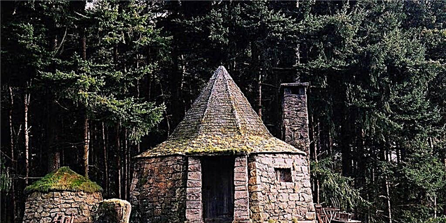 JK Rowling- ը կառուցում է իր շատ սեփական Hagrid Hut- ը