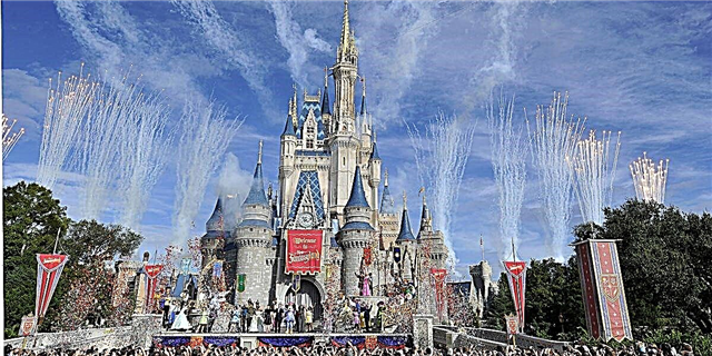 Men ki jan ou ka rete nan Castle Cinderella a nan Disney pou gratis