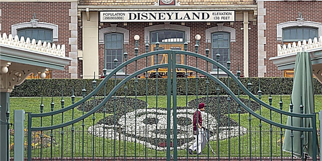 Disneyland tipposponi l-Ftuħ mill-ġdid ta 'Parkijiet Tema u Lukandi